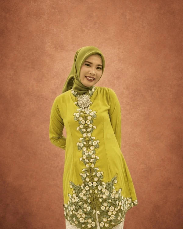 Foto apt. Tia Anggraini, S. Farm,